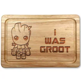 tabla de cortar con el personaje groot de guardianes de la galaxia y la inscripcion "I was groot"